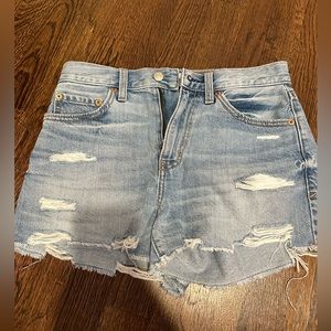 Daze light wash denim shorts size 25